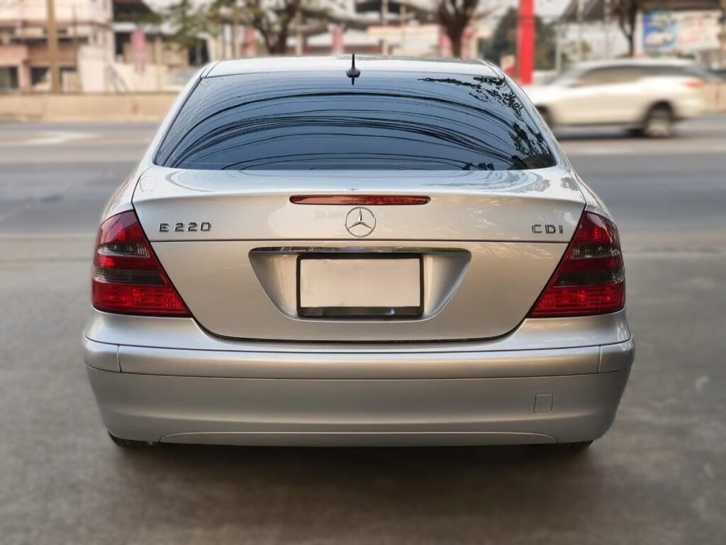 Back-Image-of-Mercedes-Benz-E220-CDI-W211