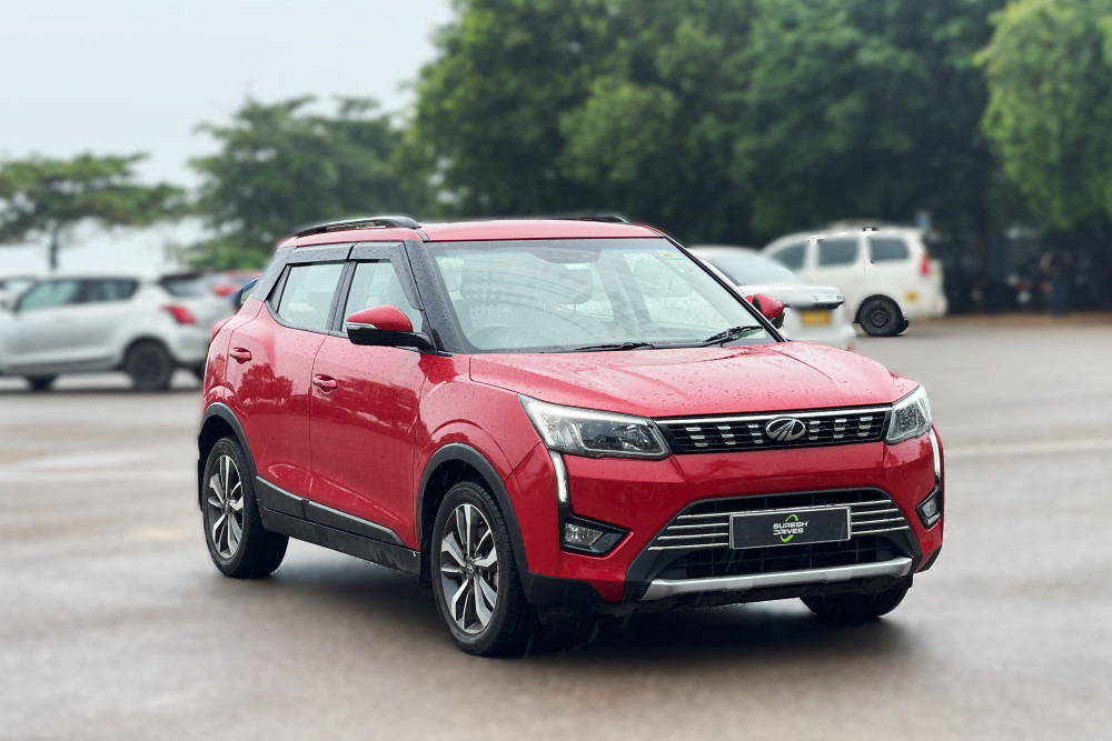 2020 MAHINDRA XUV300 W8